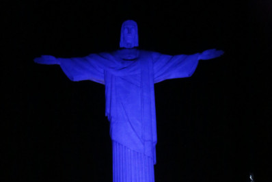 Cristo Redentor recebe iluminação para incentivo à destinação social do Imposto de Renda 2024