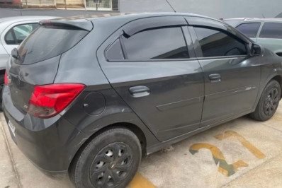 Mulher é presa com carro clonado na Amaral Peixoto, em Volta Redonda