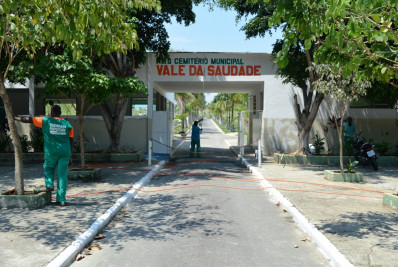 Mulher assassinada é enterrada com a presença do marido e os três filhos