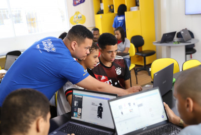 Espaços da Juventude abrem 3,5 mil vagas em cursos de IA e Informática para Negócios