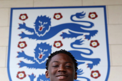 Jovem promessa inglesa de 18 anos é convocada para enfrentar o Brasil em amistoso