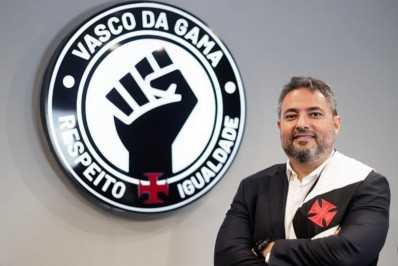 Mattos nega atrito com comissão técnica do Vasco e pede desculpas por eliminação no Carioca