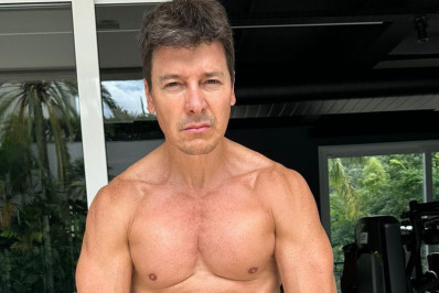 Rodrigo Faro exibe tanquinho trincado durante treino e seguidores elogiam 