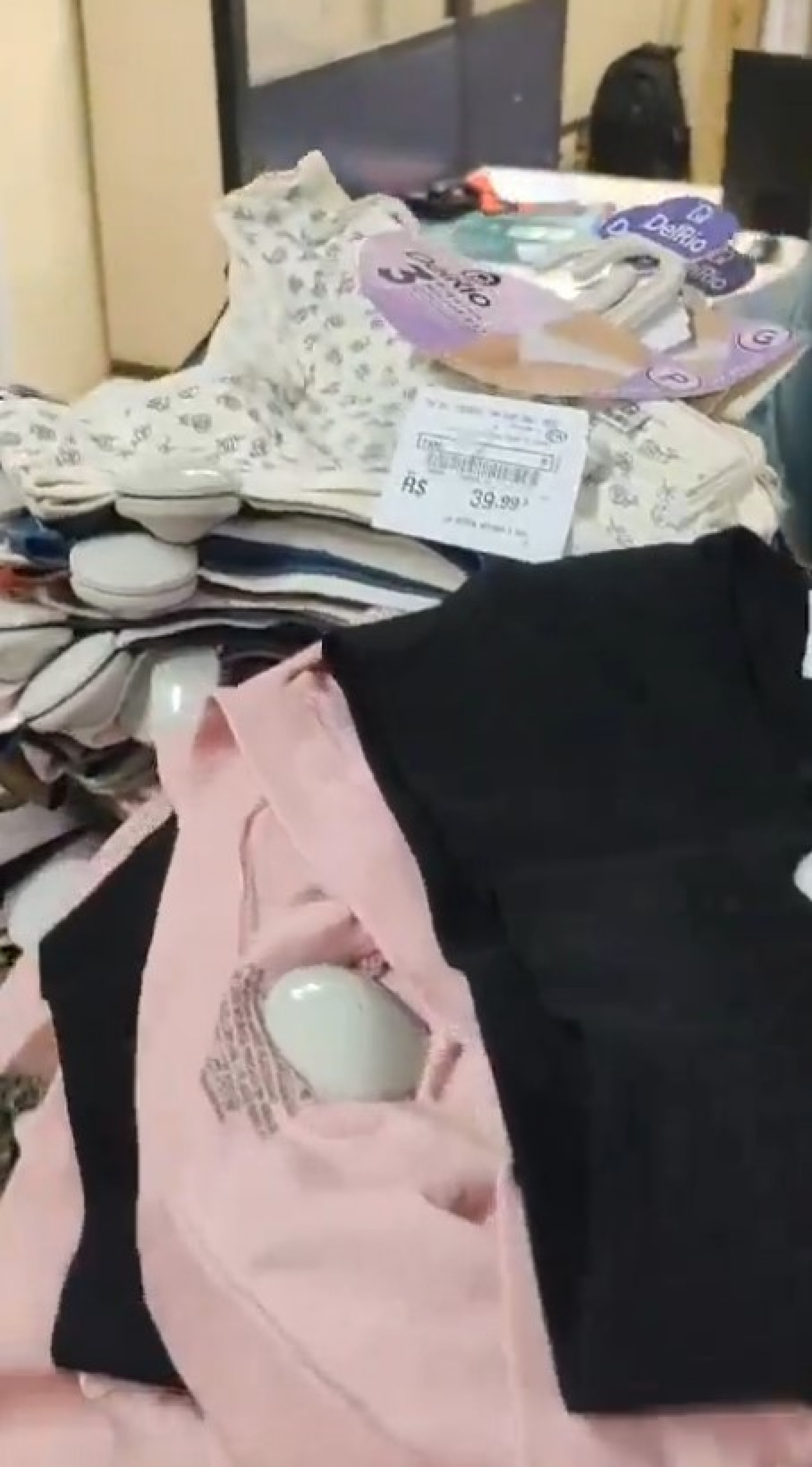 Menor foi encontrada com peças por seguranças de loja de roupa no Shopping Metropolitano