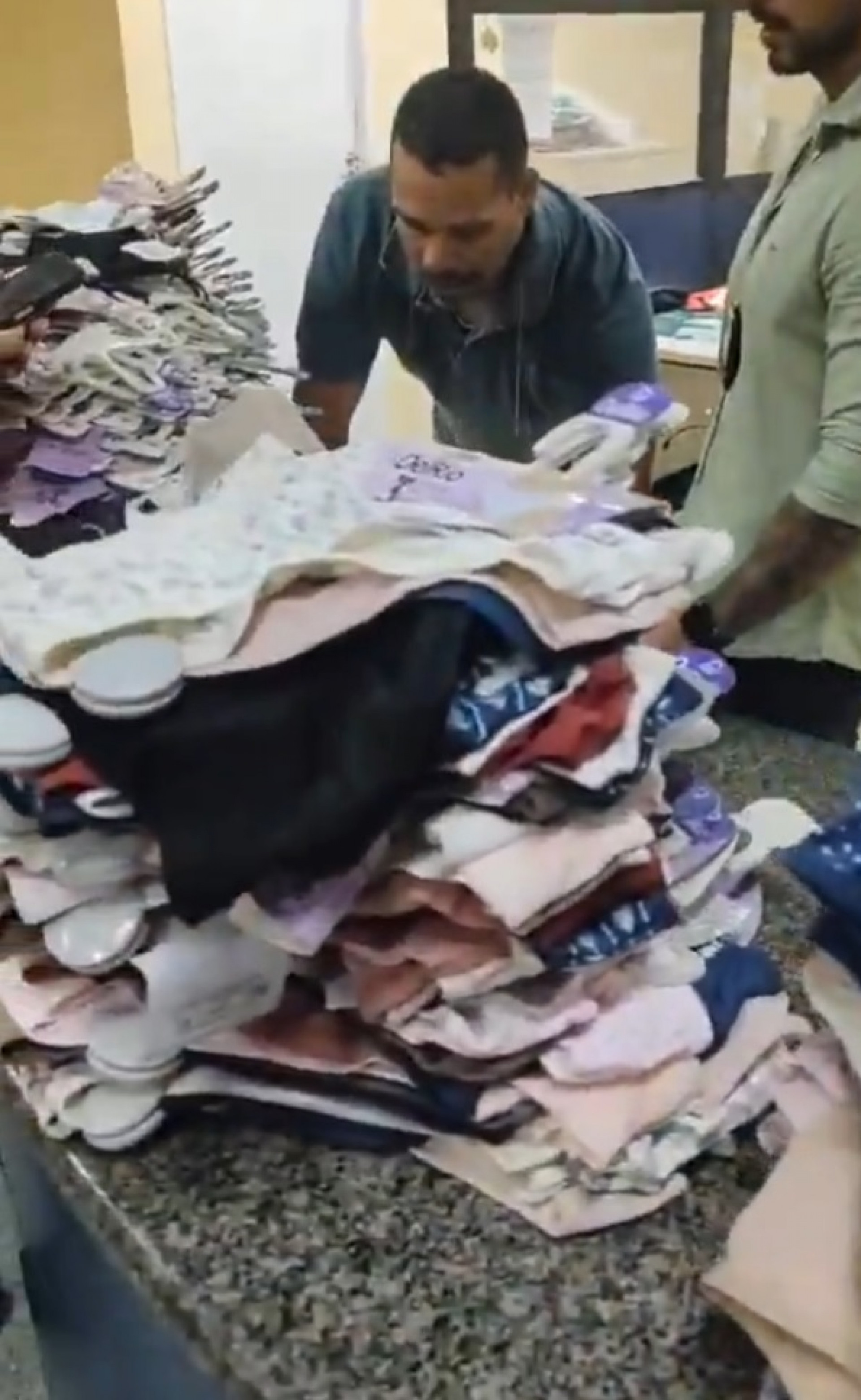Menor foi encontrada com peças por seguranças de loja de roupa no Shopping Metropolitano