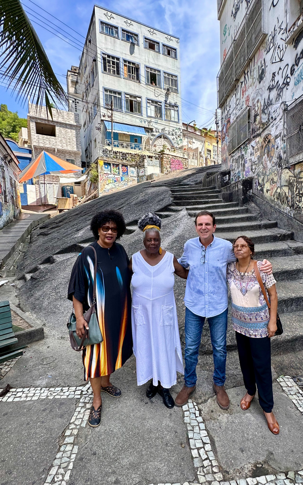 Inaicyra Falcão, Conceição Evaristo, Eduardo Paes e Leda Maria Martins estiveram na zona portuária para o lançamento - Beth Santos/ Prefeitura do Rio