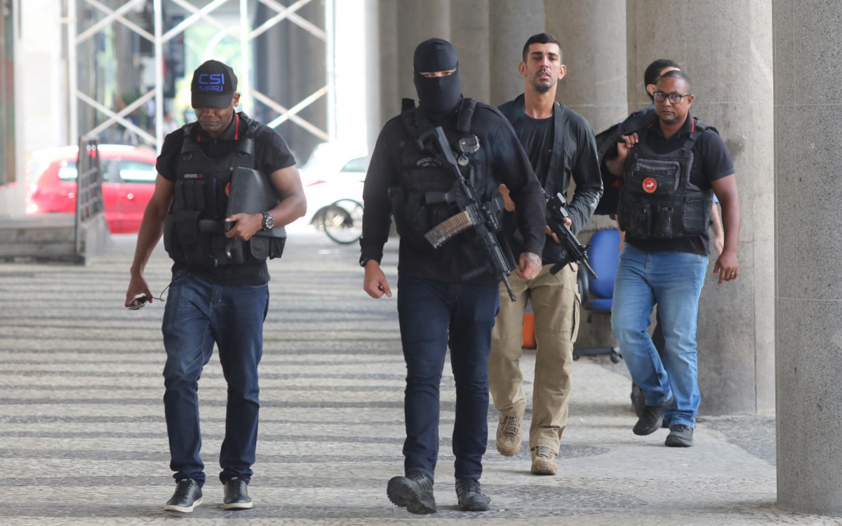 Agentes fizeram uma opera&ccedil;&atilde;o contra policiais envolvidos com jogo do bicho nesta quarta-feira 