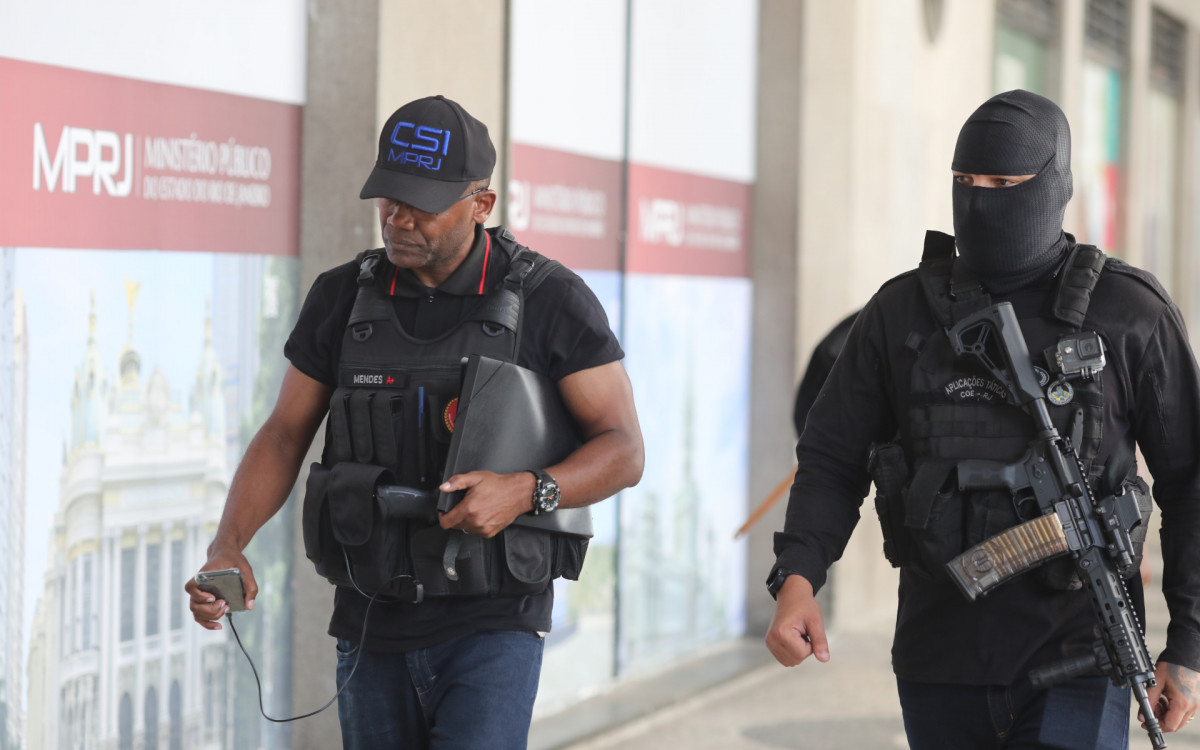 Agentes fizeram uma opera&ccedil;&atilde;o contra policiais envolvidos com jogo do bicho nesta quarta-feira 