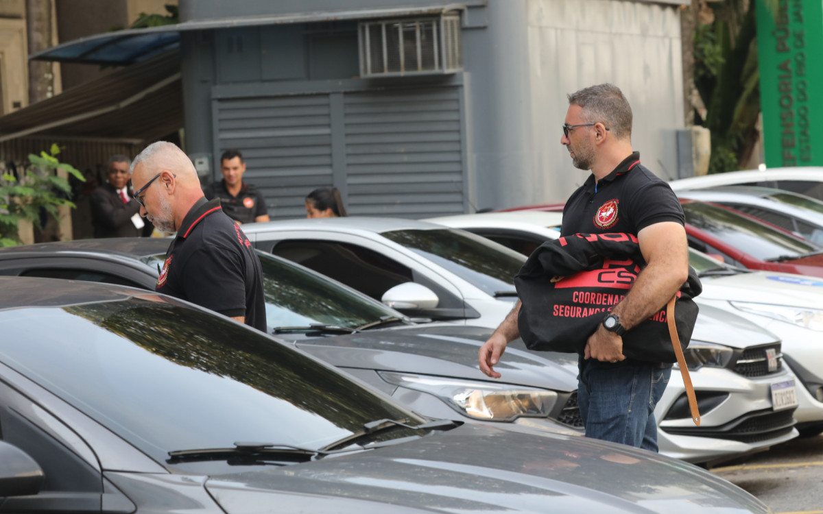 Agentes fizeram uma opera&ccedil;&atilde;o contra policiais envolvidos com jogo do bicho nesta quarta-feira 