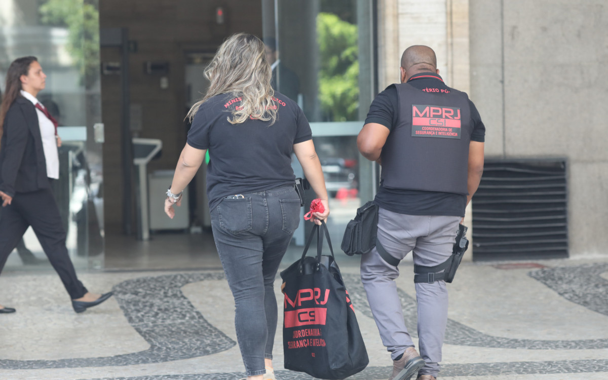 Agentes fizeram uma opera&ccedil;&atilde;o contra policiais envolvidos com jogo do bicho nesta quarta-feira 