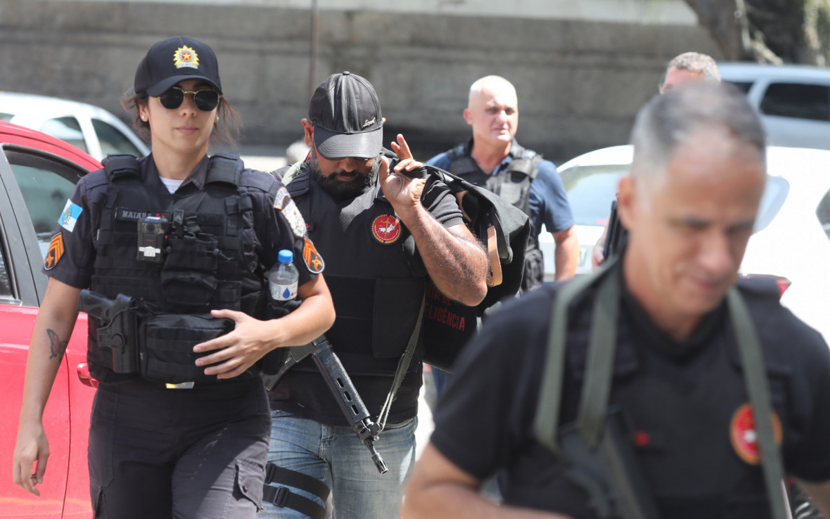 Agentes fizeram uma opera&ccedil;&atilde;o contra policiais envolvidos com jogo do bicho nesta quarta-feira 