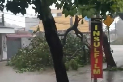 Forte chuva causa estragos na Baixada Fluminense