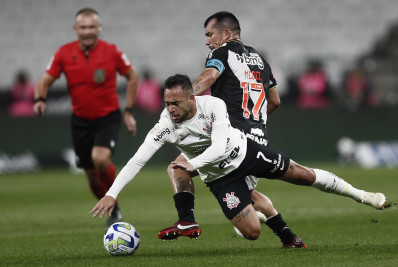 Vasco negocia amistoso com o Corinthians antes de estreia no Brasileirão