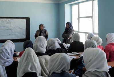 Afeganistão inicia terceiro ano letivo consecutivo sem mulheres no Ensino Médio