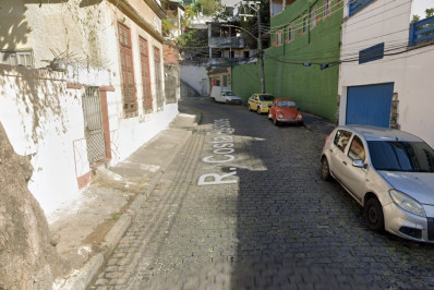 Reintegração de posse retira quarenta pessoas de imóvel ocupado em Santa Teresa