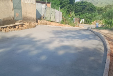 Travessa Rui Barbosa, no Cantagalo, recebe pavimentação