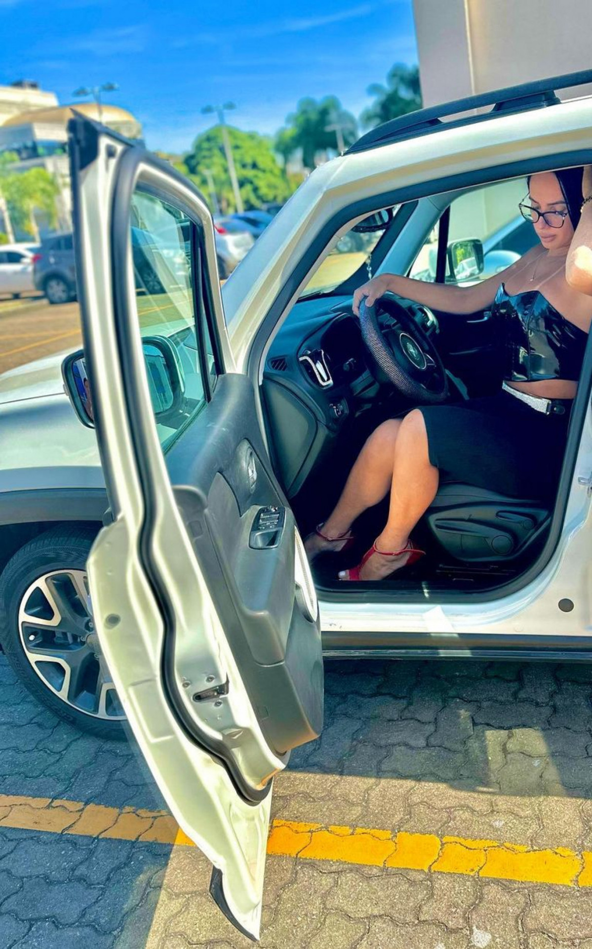 Flávia comprou o carro em maio do ano passado - Rede Social