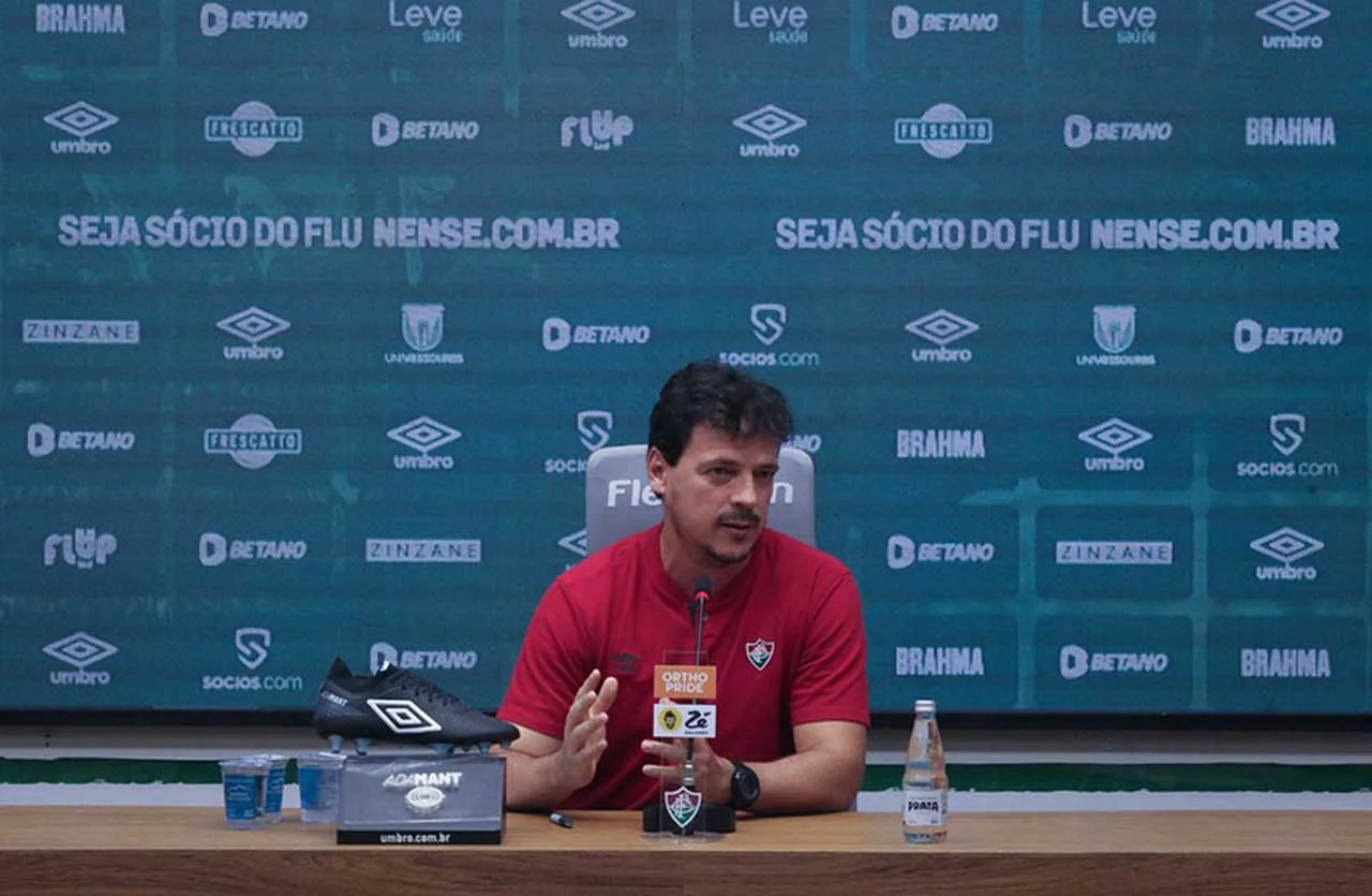 Fernando Diniz, do Fluminense, se desculpa por ‘tom agressivo’ em coletiva