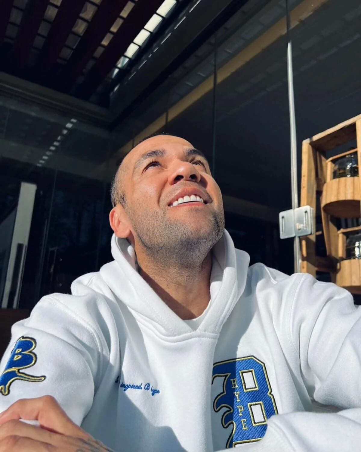 Fam&iacute;lia de Daniel Alves celebra liberdade do ex-jogador