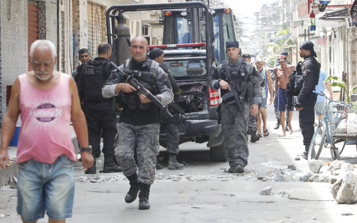 PMs atuam nas comunidades da Nova Holanda e Parque União, no Complexo da Maré - Reginaldo Pimenta/Agência O DIA