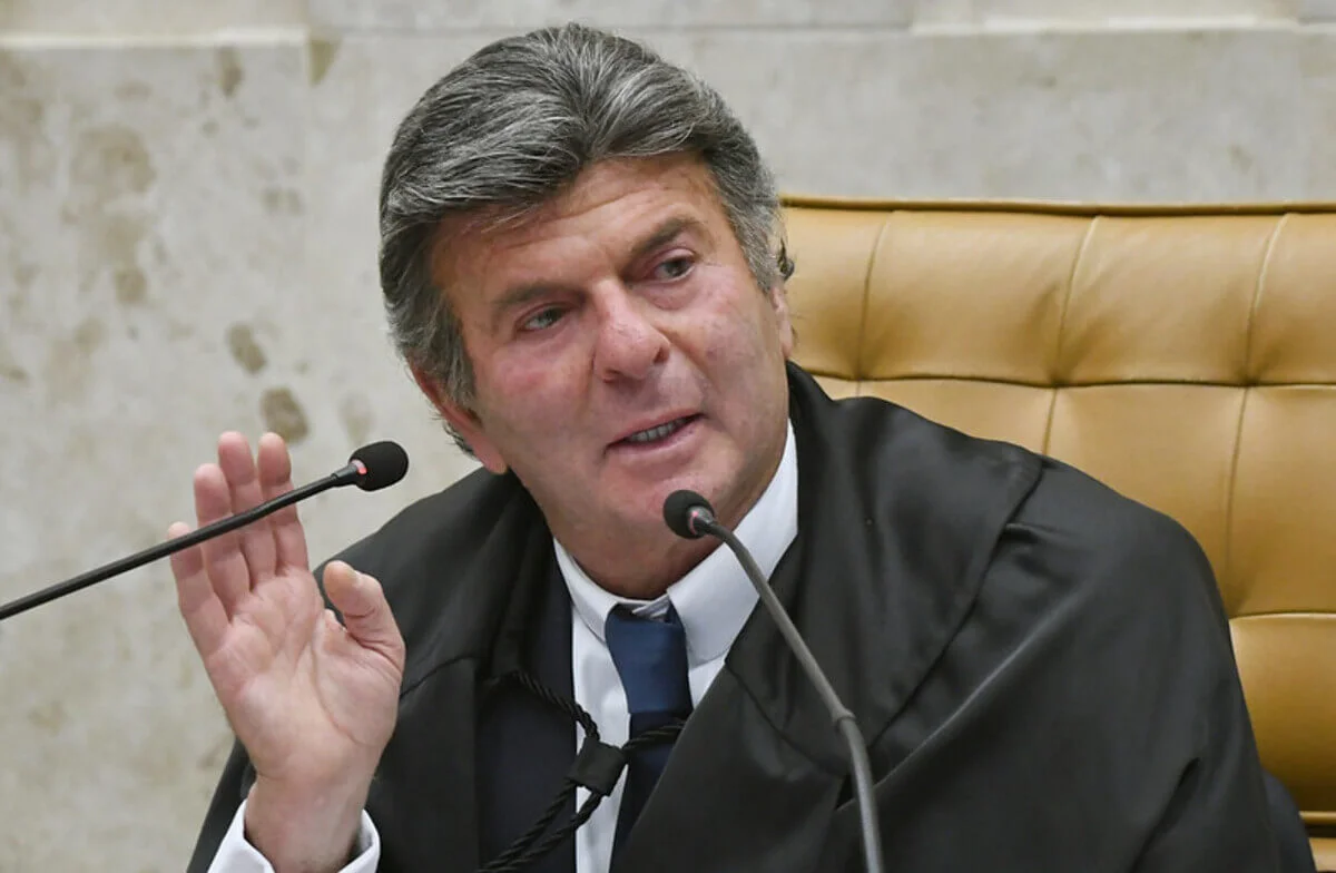 Ministro Luiz Fux ser&aacute; respons&aacute;vel por analisar pedido de habeas corpus de Robinho no STF