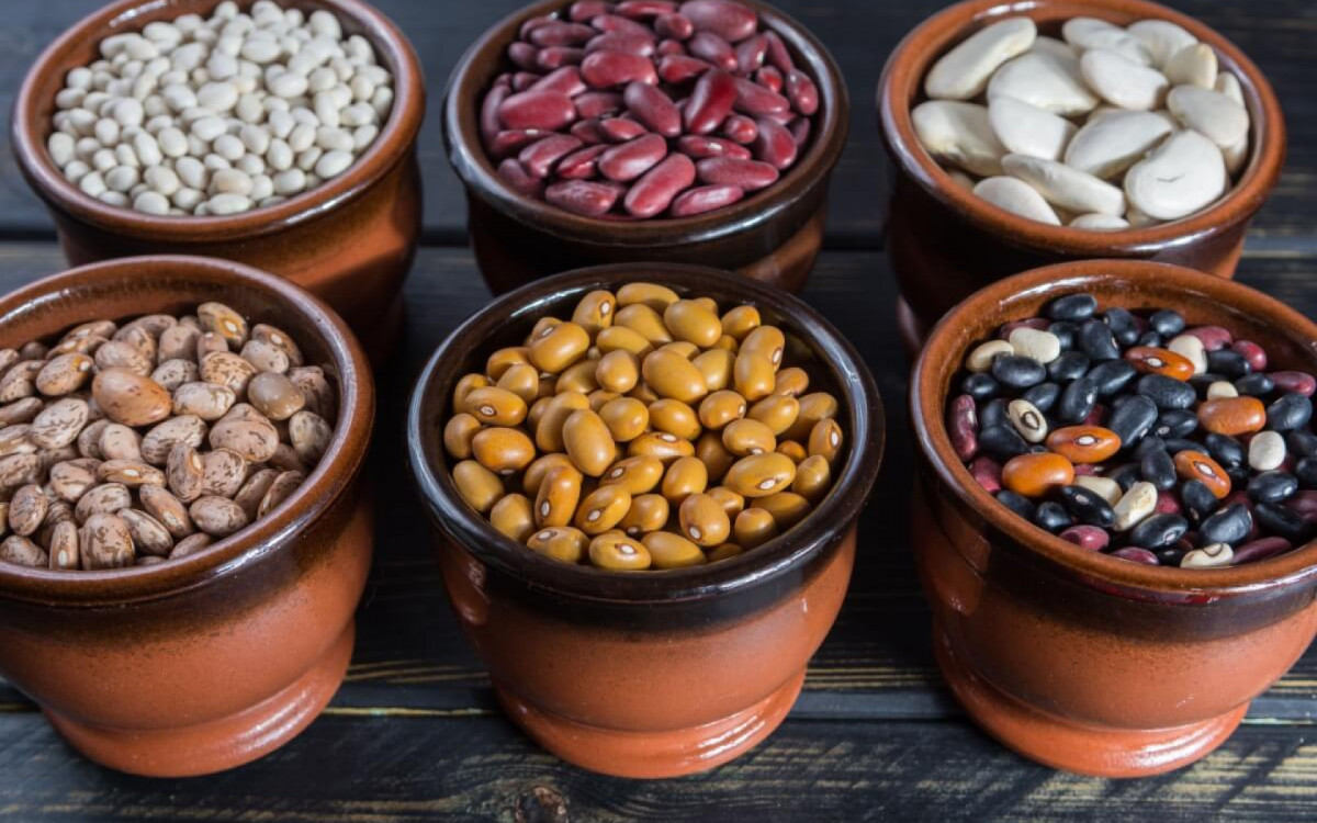 Os feij&otilde;es se destacam pela riqueza de nutrientes (Imagem: barmalini | Shutterstock)