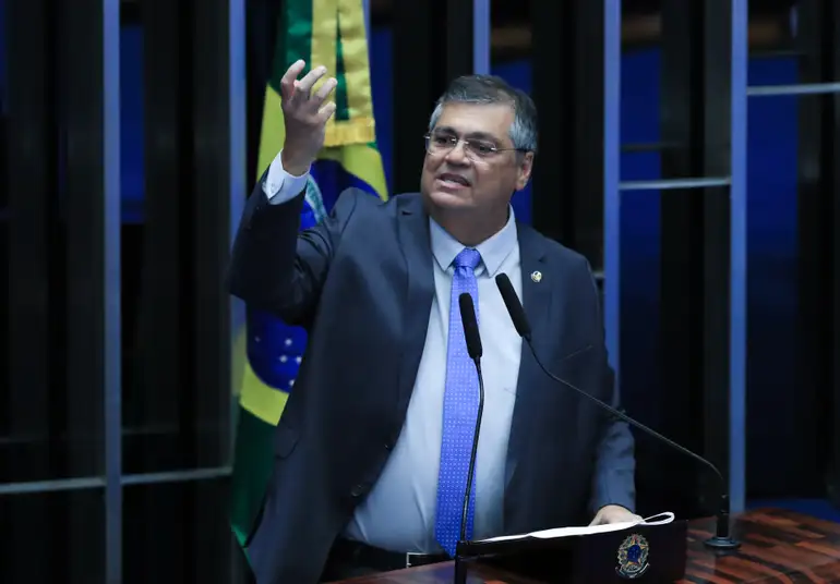 Dino batiza de 'emenda pizza' divisão de recursos no Congresso