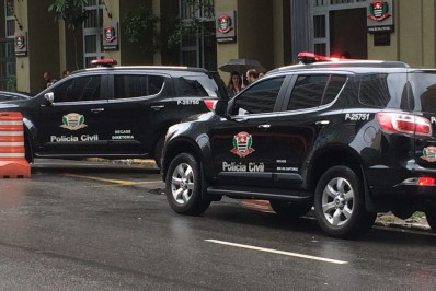 Casal de influencers que rifava carros de luxo é alvo de operação da polícia em São Paulo