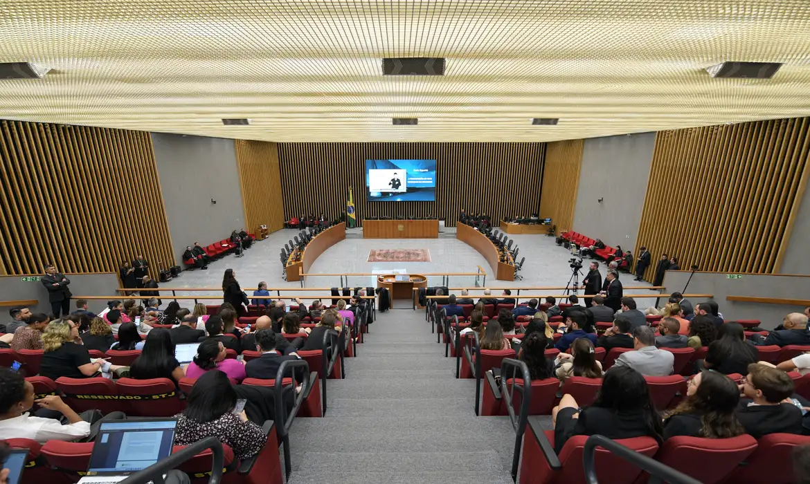 CNJ pede explica&ccedil;&otilde;es sobre norma que pro&iacute;be uso de cropped no STJ