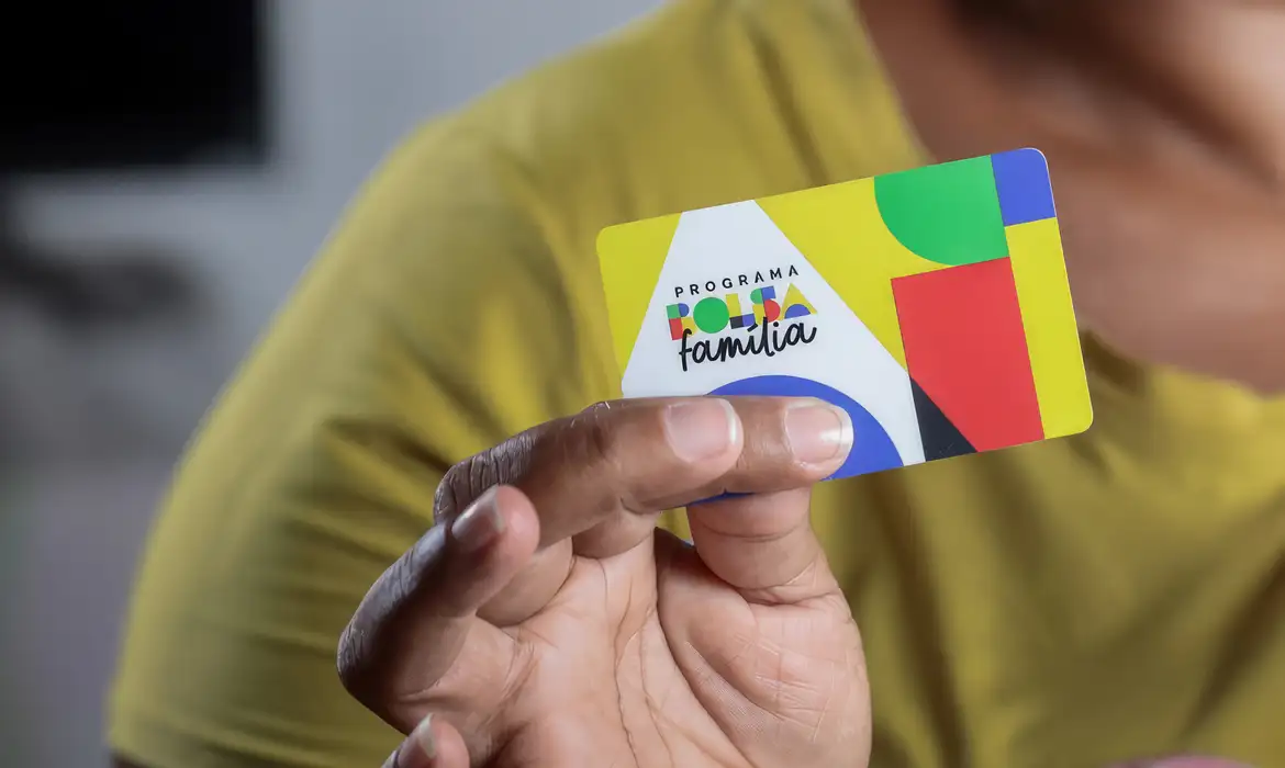Caixa paga novo Bolsa Fam&iacute;lia a benefici&aacute;rios com NIS de final 5