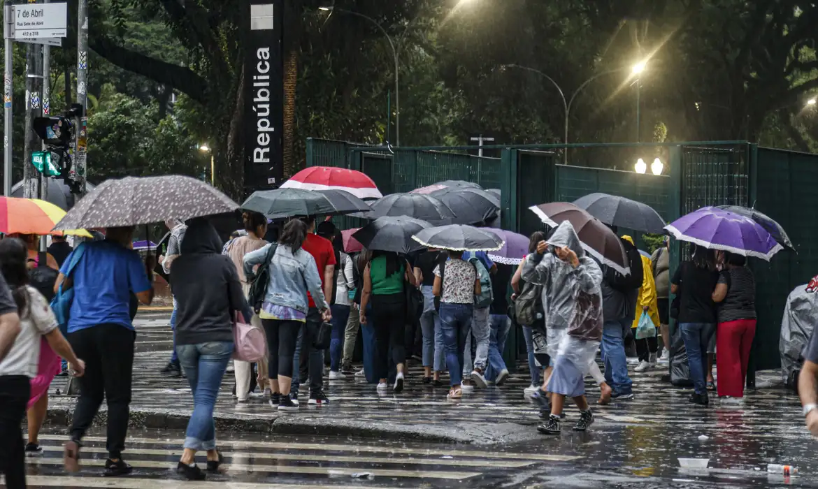 Regi&atilde;o Sudeste tem alerta de temporais e deslizamentos at&eacute; domingo