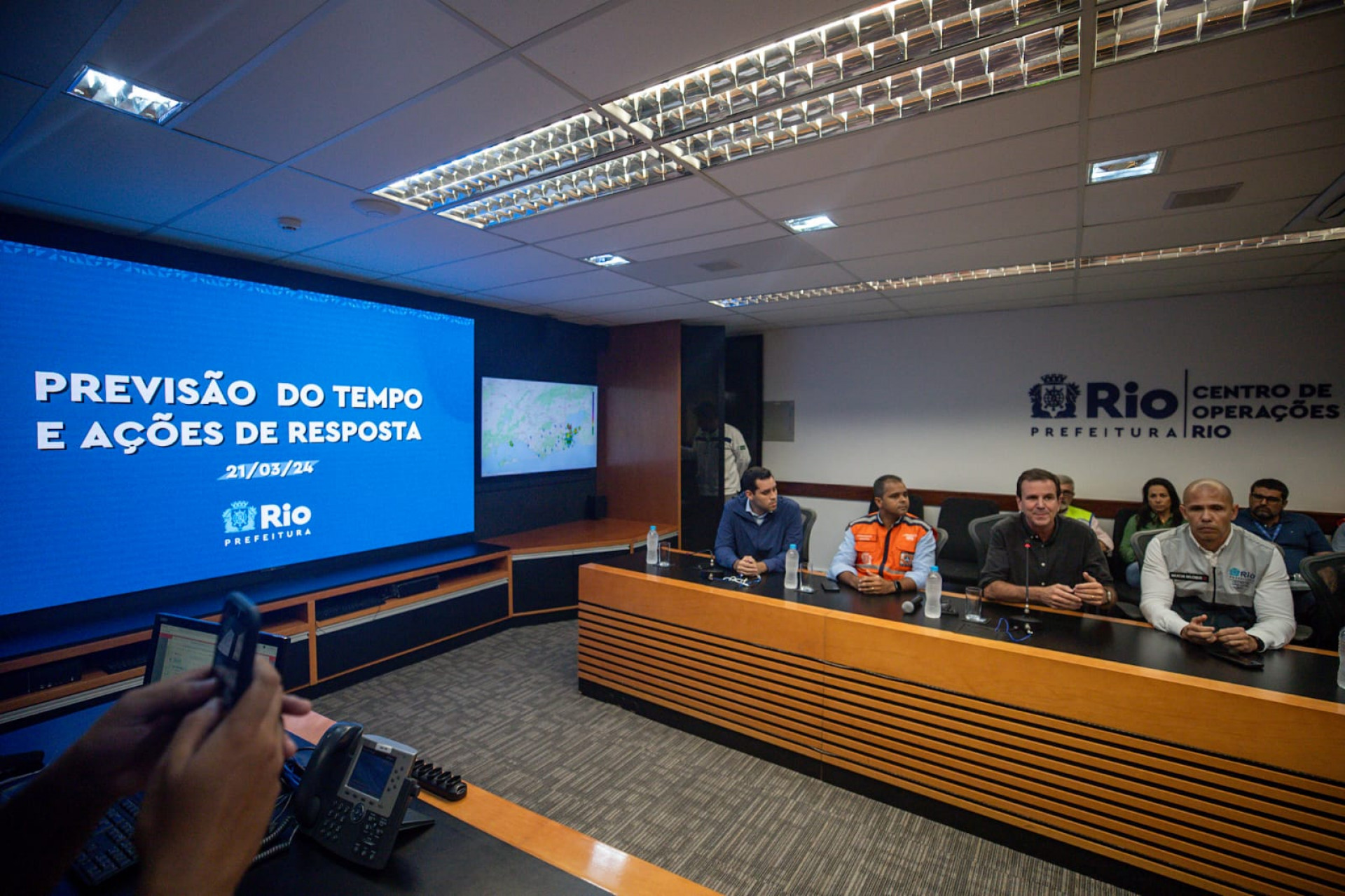 Eduardo Paes realizou coletiva para explicar detalhes da operação de prevenção a chuva no Rio - Renan Areias / Agência O Dia