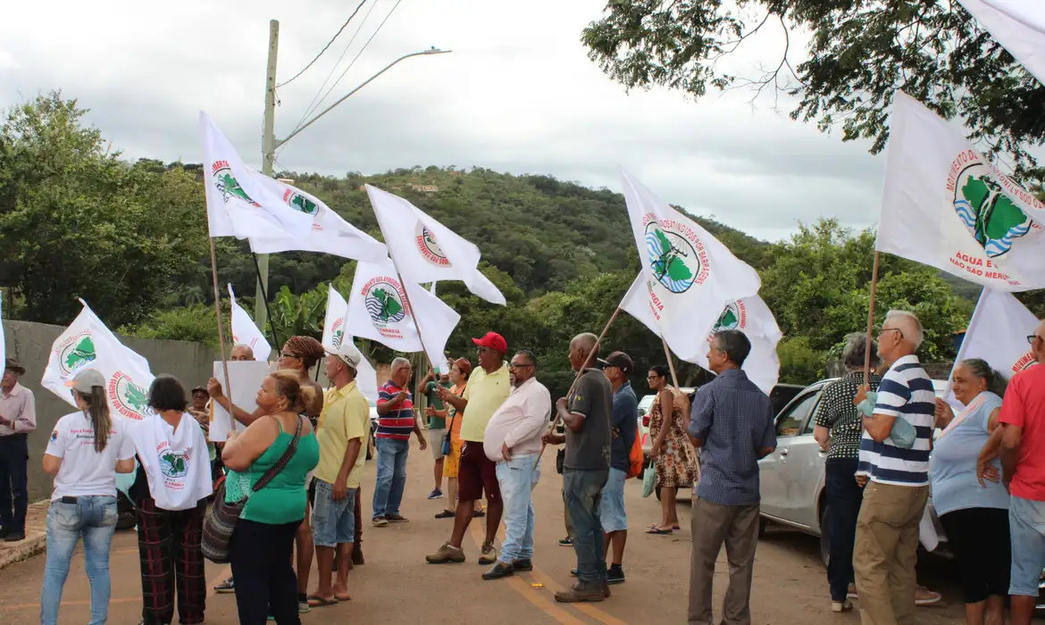 ?Lama invis&iacute;vel? de barragem destruiu projetos de vida em cidade de MG