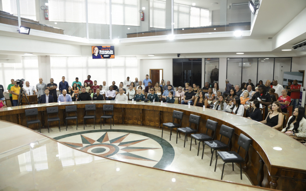 Entrega de medalhas na C&acirc;mara de Duque de Caxias - Divulga&ccedil;&atilde;o