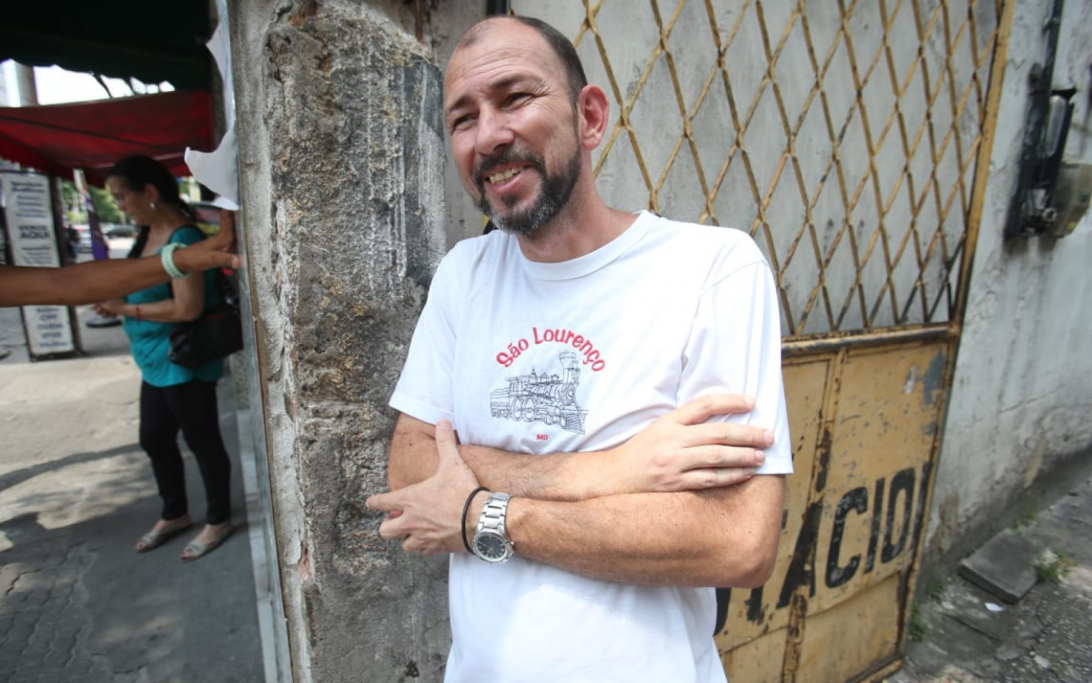 Valdeir Carvalho é vascaíno, mas torce pelo Nova Iguaçu em todos os jogos - Cleber Mendes / Agência O Dia