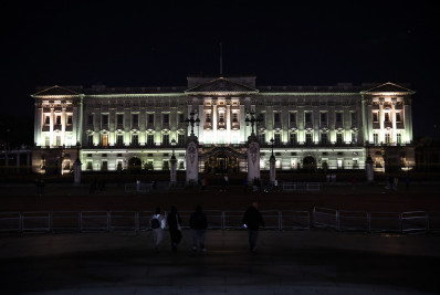 Câncer de Kate comove turistas em Londres