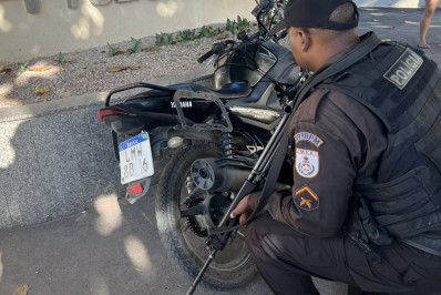 PM prende dois suspeitos com motocicleta adulterada em Belford Roxo