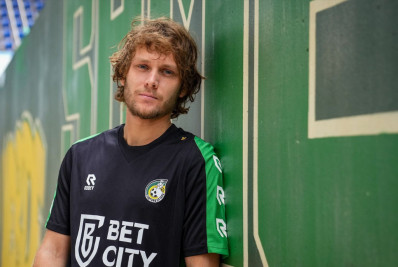 Ex-promessa do Barcelona reflete sobre ter sido comparado com Messi: 'Futebol não funciona assim'