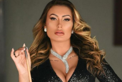 Andressa Urach exibe cintura após remover as costelas: 'Perfeita'