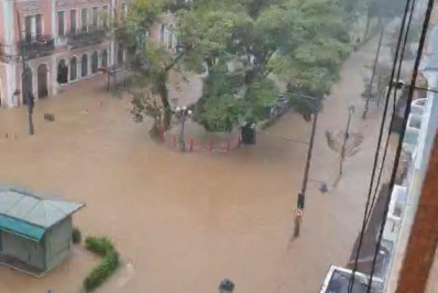 Petrópolis registra pontos de alagamento com chuvas desta sexta-feira