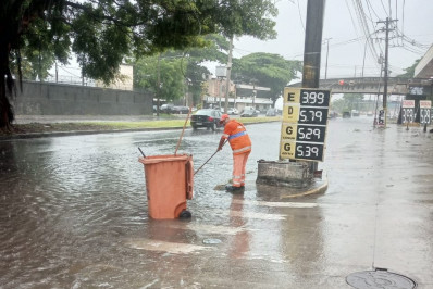 Chuva já provoca alagamentos e bolsões d'água em bairros da Zona Norte do Rio