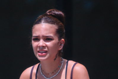 Mel Maia deixa a academia com carro de mais de R$ 1 milhão