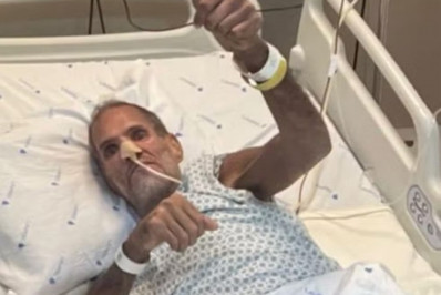 Ídolo do Vasco é internado com complicações no intestino