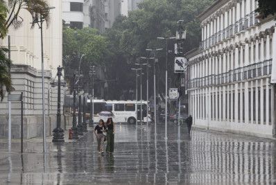 Sexta começa com chuva em alguns locais do Rio e previsão aponta piora à tarde; confira