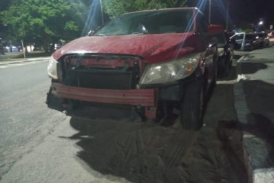 Veículo tem para-choque arrancado por imprudência de bombeiro em Cabo Frio, diz denúncia