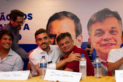 Dimas Gadelha amplia aliança em São Gonçalo