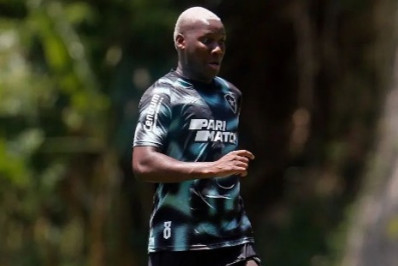 Patrick de Paula pode retornar ao Botafogo em estreia da Libertadores