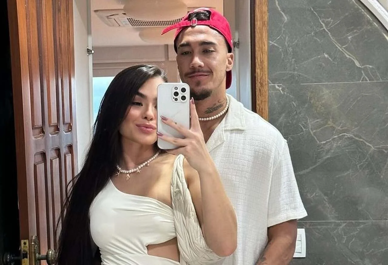 Ex de Vini Jr, Bia Michelle publica pedido de namoro com Romarinho