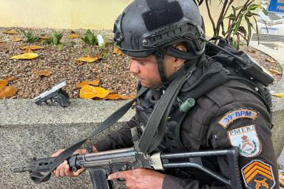 PM prende suspeito armado com pistola e munições no Bom Pastor em Belford Roxo