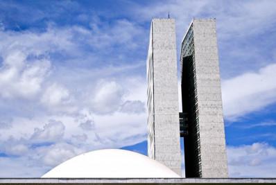 De pai para filho: homens e herdeiros políticos são maioria no Senado